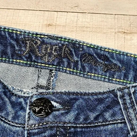 Wrangler Rock 47 Jeans Size 9 Women's Mid-Rise Embroidered‎ Designs Bootcut Leg - Picture 6 of 13